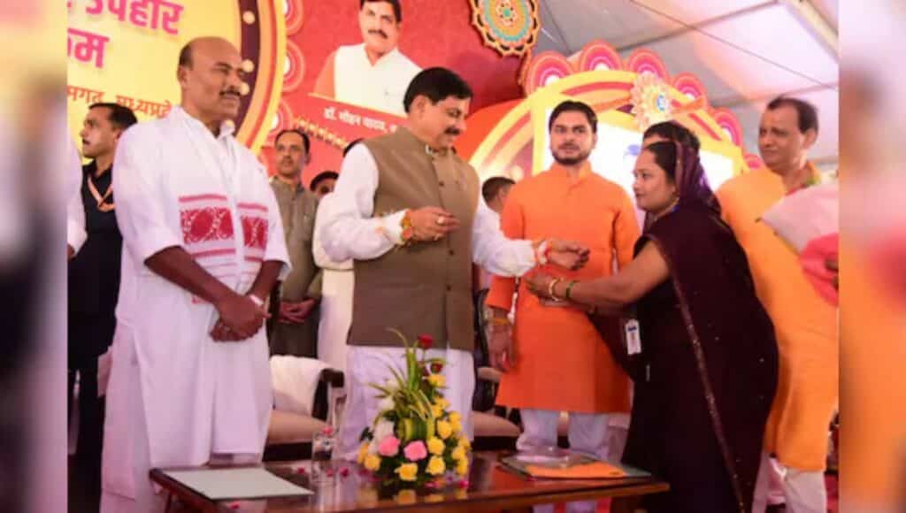 Ladli Behna Yojana: रक्षाबंधन पर मिलेगा खास शगुन, सरकार ने बढ़ाया सम्मान