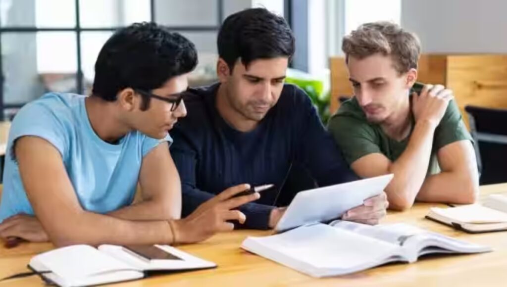 पुणे FYJC एडमिशन 2025: फर्ग्यूसन कॉलेज ने साइंस और आर्ट्स कटऑफ में मारी बाजी, BMCC कॉमर्स में टॉप