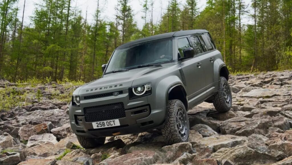 नई Land Rover Defender V8 2025: दमदार ताकत, शाही लुक और बेजोड़ फीचर्स का संगम
