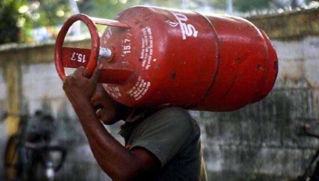 Relief in LPG gas cylinder prices: झारखंड में सस्ता हुआ रसोई गैस, जानें नए रेट

