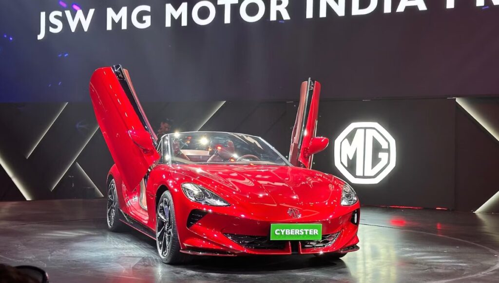  77kWh बैटरी, 725Nm टॉर्क और ₹50 लाख की कीमत यही है MG Cyberster का जादू