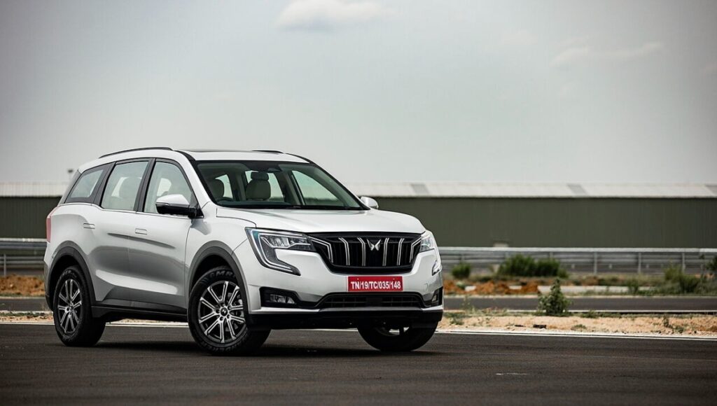 Mahindra XUV700: शानदार फीचर्स और दमदार सेफ्टी के साथ सिर्फ ₹14.03 लाख में, एक बार जरूर देखें ये लक्ज़री SUV
