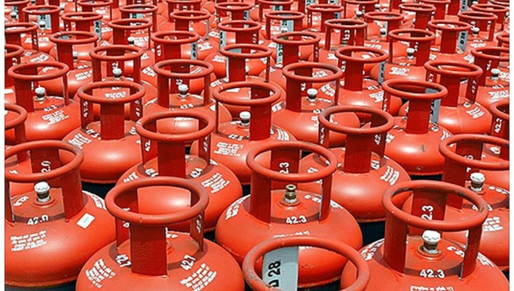 Relief in LPG gas cylinder prices: झारखंड में सस्ता हुआ रसोई गैस, जानें नए रेट
