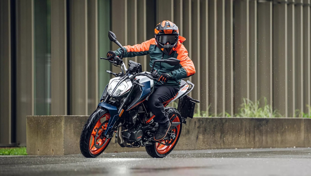 KTM 160 Duke 2025: दमदार पावर और डिजिटल फीचर्स के साथ, कीमत सिर्फ ₹1.75 लाख से शुरू