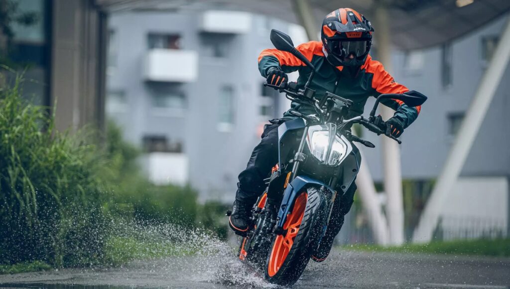 KTM 160 Duke 2025: दमदार पावर और डिजिटल फीचर्स के साथ, कीमत सिर्फ ₹1.75 लाख से शुरू