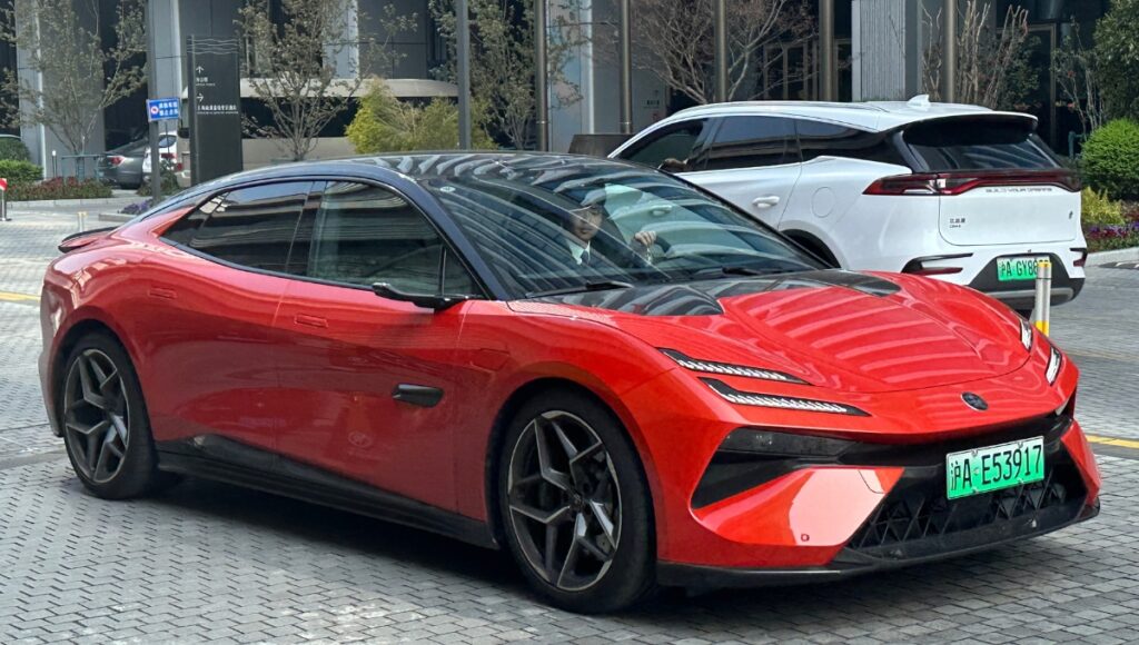 ₹1.50 करोड़ से शुरू Lotus Emeya 594bhp पावर, 250kmph टॉप स्पीड और धांसू फीचर्स