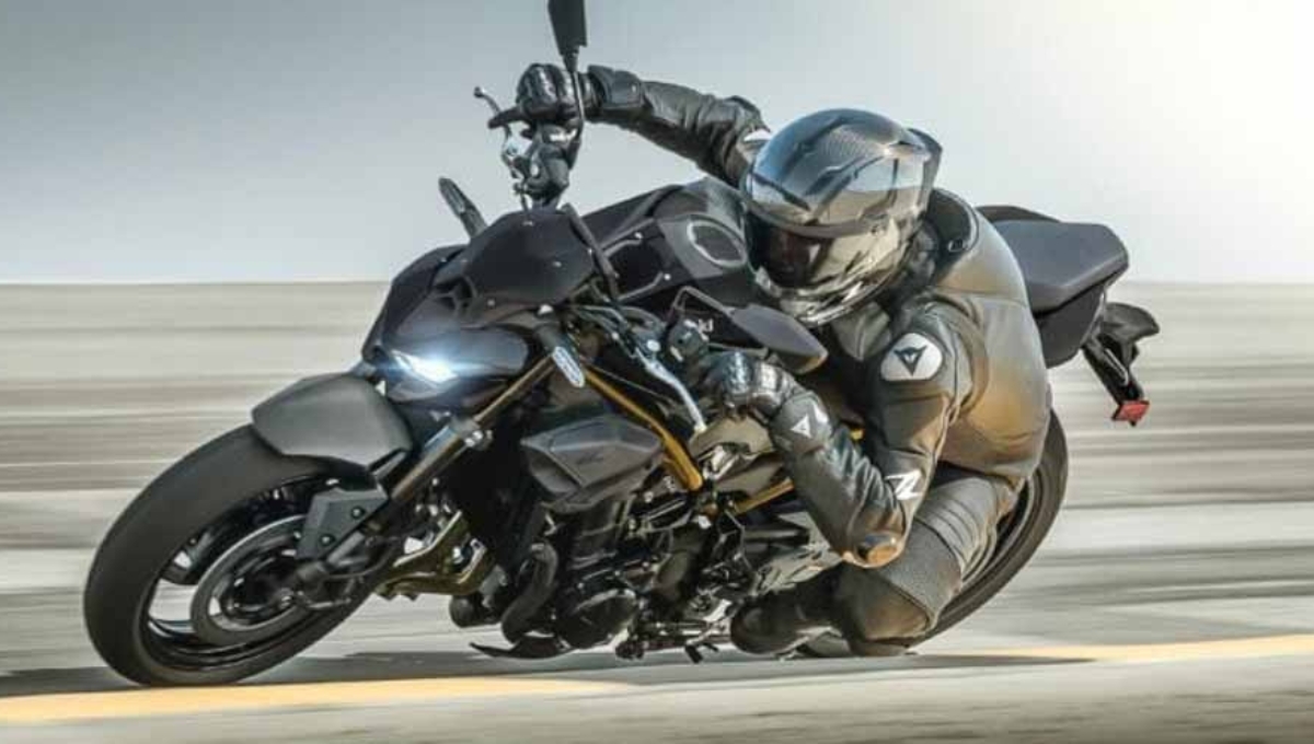 Kawasaki Z900 2026: नई रंगों और दमदार इंजन के साथ सिर्फ ₹9.99 लाख में