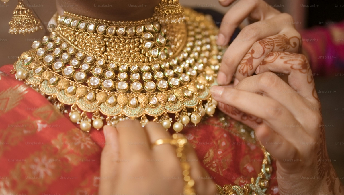 Gold and Silver की कीमतों में गिरावट: 24K, 22K, 18K और 14K लाइव रेट्स 24 अक्टूबर 2025