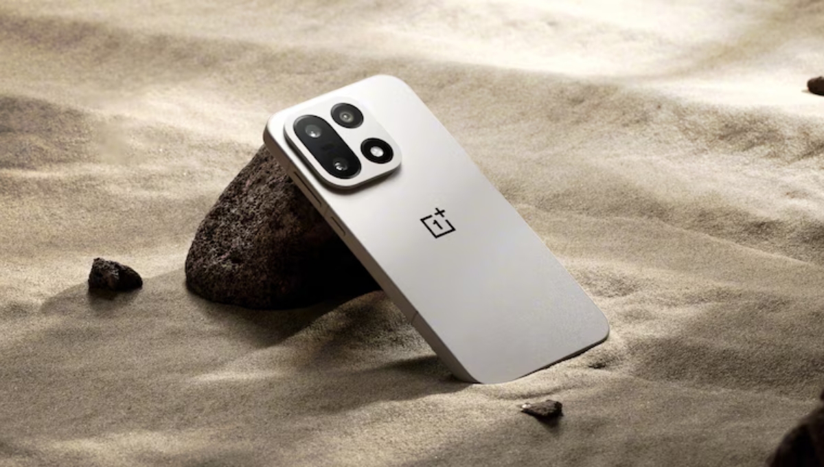 OnePlus 15 2025 लॉन्च: 7,300mAh बैटरी और 165Hz डिस्प्ले के साथ नया फ्लैगशिप