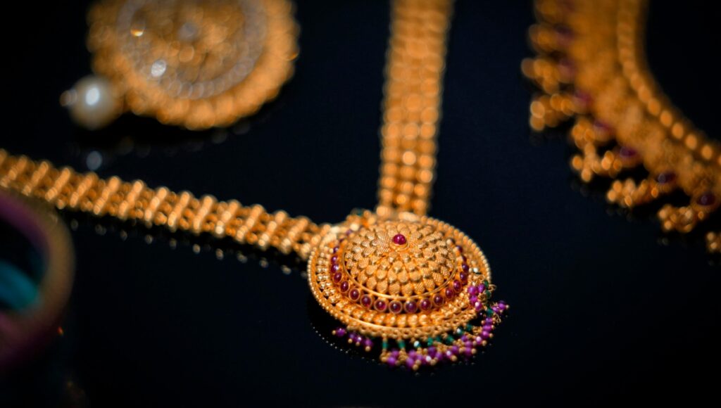 Gold and Silver की कीमतों में गिरावट: 24K, 22K, 18K और 14K लाइव रेट्स 22 अक्टूबर 2025