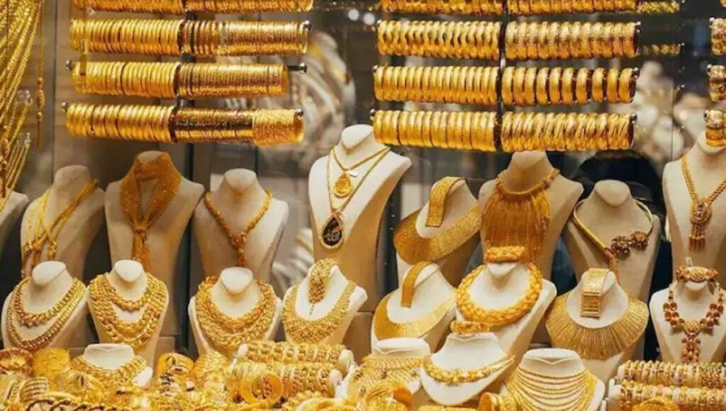 Gold Price Fall: आज के 24K, 22K और 18K गोल्ड रेट्स देखें