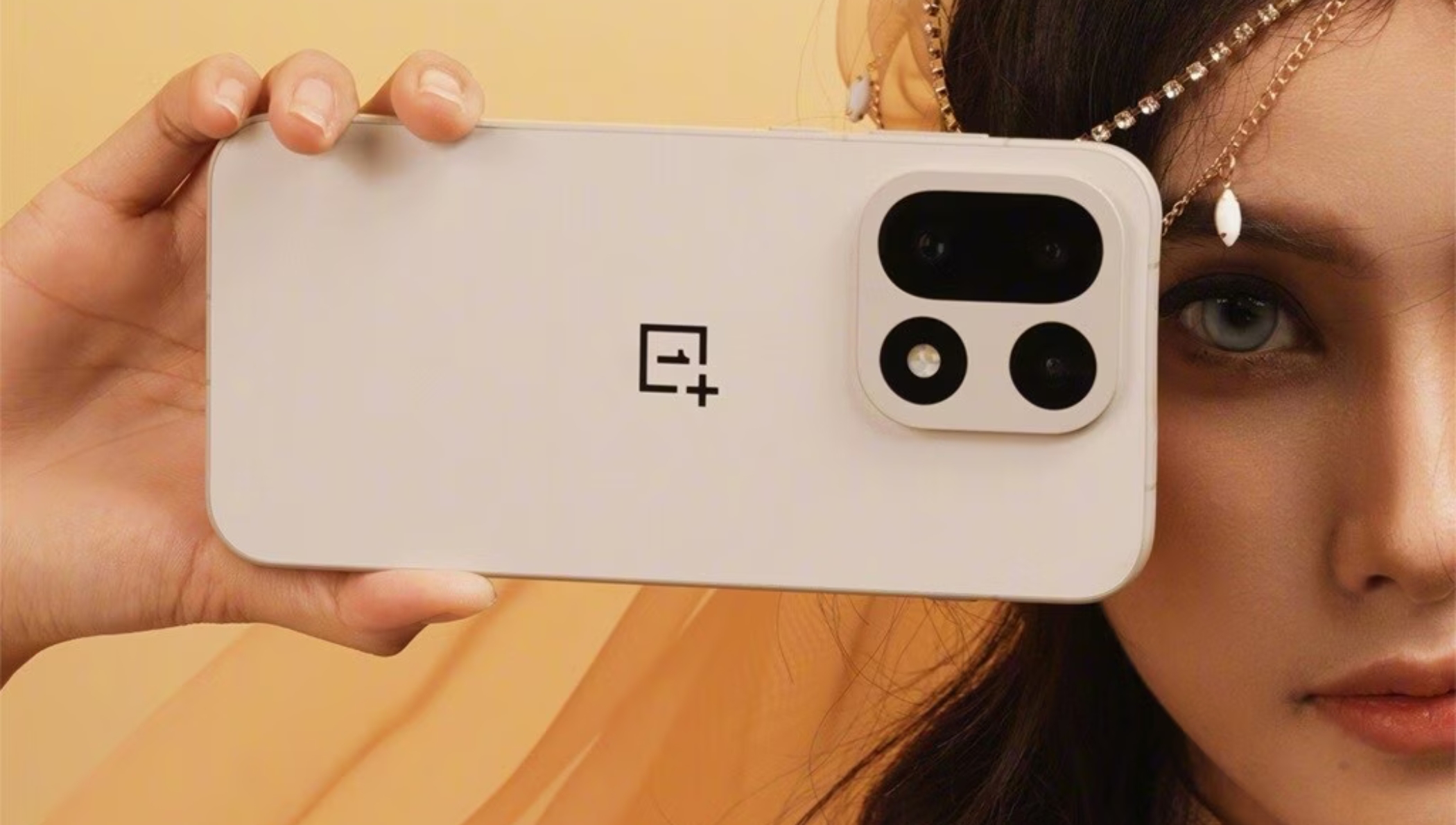 OnePlus 15 जल्द लॉन्च होगा: दमदार 7300mAh बैटरी और 165Hz डिस्प्ले के साथ आने वाला फ्लैगशिप फोन