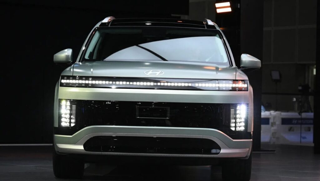 2025 में आने वाली Luxury Cars: इलेक्ट्रिक पावर, AI टेक्नोलॉजी और कम्फर्ट का परफेक्ट संगम